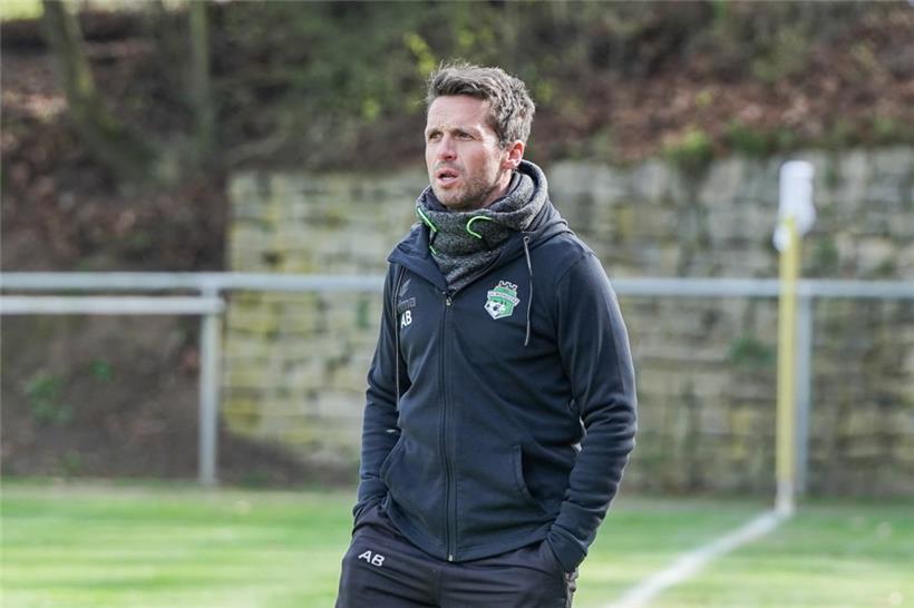 Erst im Sommer war Arno Bonvini auf die Mondorfer Trainerbank zurückgekehrt
