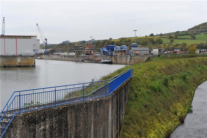 Erst nach einer Stunde konnten die Taucher den leblosen Körper des Mannes aus dem Wasser bergen
