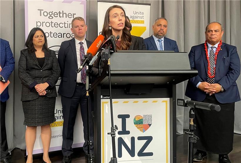 Erst vor wenigen Tagen kündigte Premierministerin Jacinda Ardern Pläne an, die neuseeländischen Grenzen für internationale Reisende ab Anfang nächsten Jahres vorsichtig wieder zu öffnen
