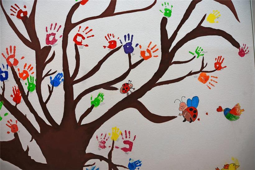 Erst, wenn alle Bedingungen erfüllt sind, können sich Kinder in einer „Crèche“ künstlerisch betätigen
