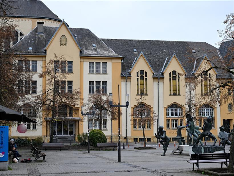 Umbau der Cinémathèque mit Parkhaus im Hintergrund vor Abriss und geplanter Umgestaltung des Theaterplatzes
