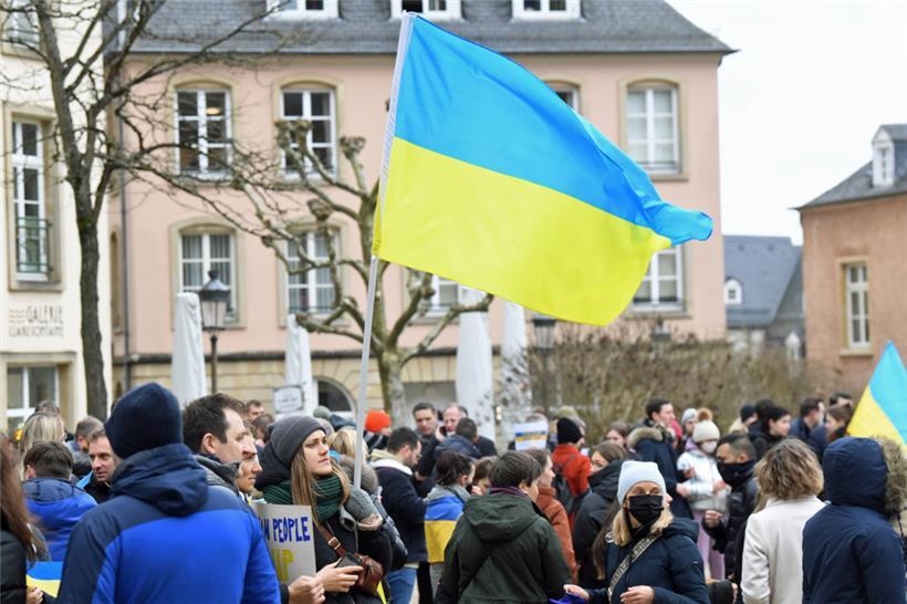 Erste Demonstrationen am Clairefontaine-Platz gegen die Invasion der Ukraine

