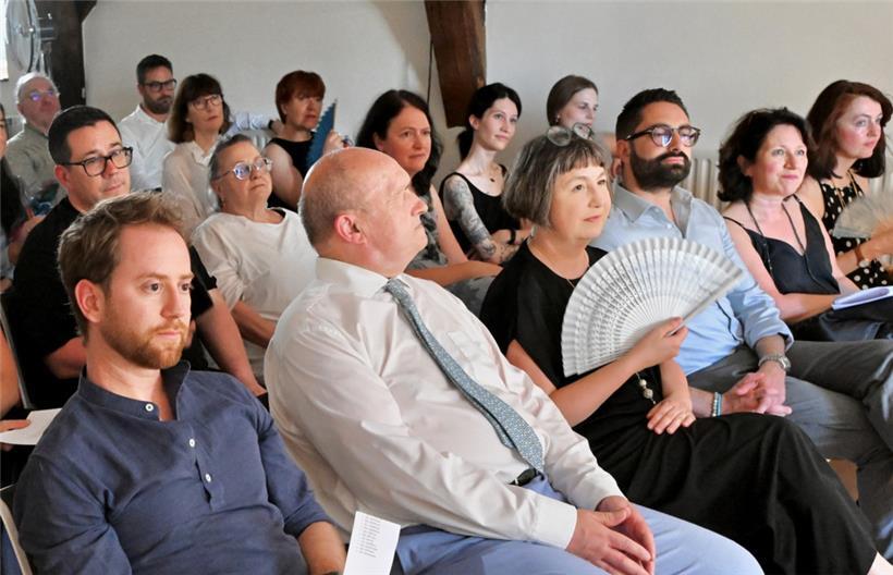 Erste Reihe bei der Preisverleihung (v.l.): Sébastian Thiltges (Juryvorsitzender), Emmanuel Servais (Präsident Fondation Servais), Nathalie Jacoby (Direktorin CNL), Eric Thill (Kulturminister), Anne-Marie Reuter (Autorin/Verlegerin) und Miriam Baldwin (Geisteswissenschaftlerin der University of Newcastle)
