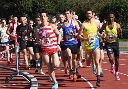 Erster zurück auf der Piste war Bob Bertemes (2.v.r.)
