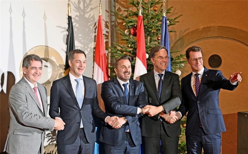 Erweiterter Benelux-Gipfel: Wenn Freunde sich treffen und sich freuen: Jean Rottner, Alexander De Croo, Xavier Bettel, Mark Rutte und Hendrik Wüst (v.l.n.r.)

