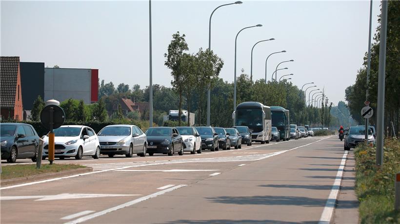 Es bildeten sich kilometerlange Staus auf den Zufahrtsstraßen zur belgischen Küste
