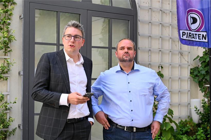 Es bleiben zwei Piraten in der Chamber: Sven Clement (l.) und Marc Goergen bei der Pressekonferenz zur Sommer-Bilanz
