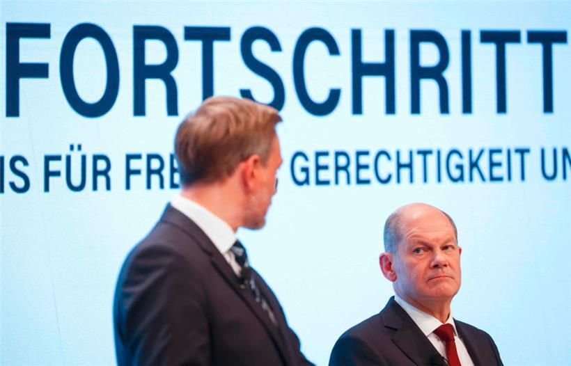 Es bleibt nicht mehr bei bösen Blicken: Scholz hat offiziell mit Lindner gebrochen. Damit steht die Ampel vor dem Aus. 
