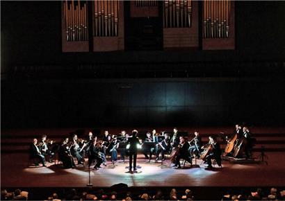 Es fällt auf, dass die SEL in letzter Zeit nicht mehr so präzise und aufmerksam spielen, wie man das sonst vom Orchester gewohnt war. Das Konzert am vergangenen Montag war nicht durchweg schlecht, und doch fehlte einiges.
