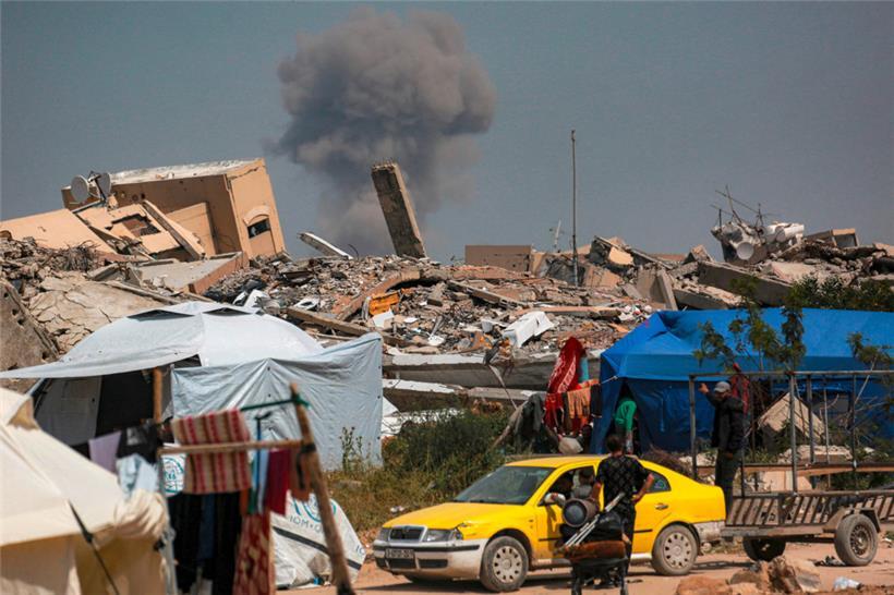 „Es gibt keine nicht beteiligten Zivilisten in Gaza“, so Israels Botschafter David Roets in einer inoffiziellen Gesprächsrunde
