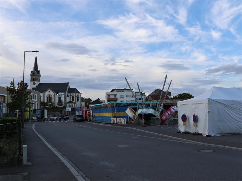 Es ist Kirmes auf der place du Lavoir, danach folgt die Baustelle