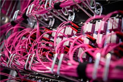 Es ist schon von Bedeutung, wer sich um das zentrale IT-System für die Kommunikation zwischen den EU-Stellen kümmert. Das kann nicht dem günstigsten Anbieter überlassen werden.
