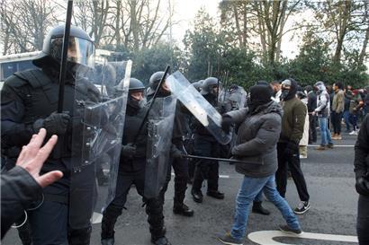 Es ist unverantwortlich, junge Kinder auf eine Demo mitzunehmen, bei der es erfahrungsgemäß zu Unruhen oder Auseinandersetzungen kommt
