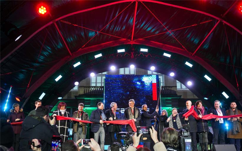 Es ist vollbracht: Um Punkt 18.29 Uhr am Samstag war das Band durchgeschnitten und Esch2022 offiziell eröffnet
