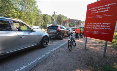 „Es könnte sein, dass Sie nicht mehr zurückkommen“: Warnschild am Grenzübergang von Litauen nach Belarus
