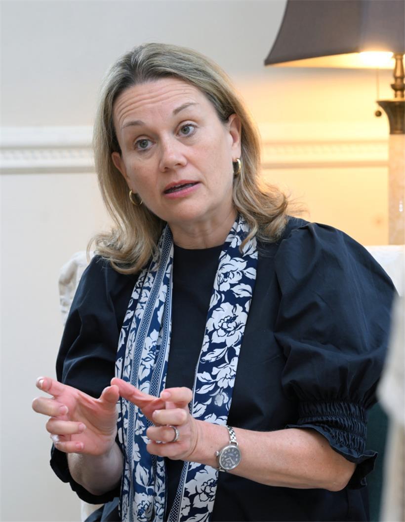 Es sei nicht geplant, die Ukraine in die NATO aufzunehmen, solange dort Krieg herrsche, so Smith gegenüber dem Tageblatt
