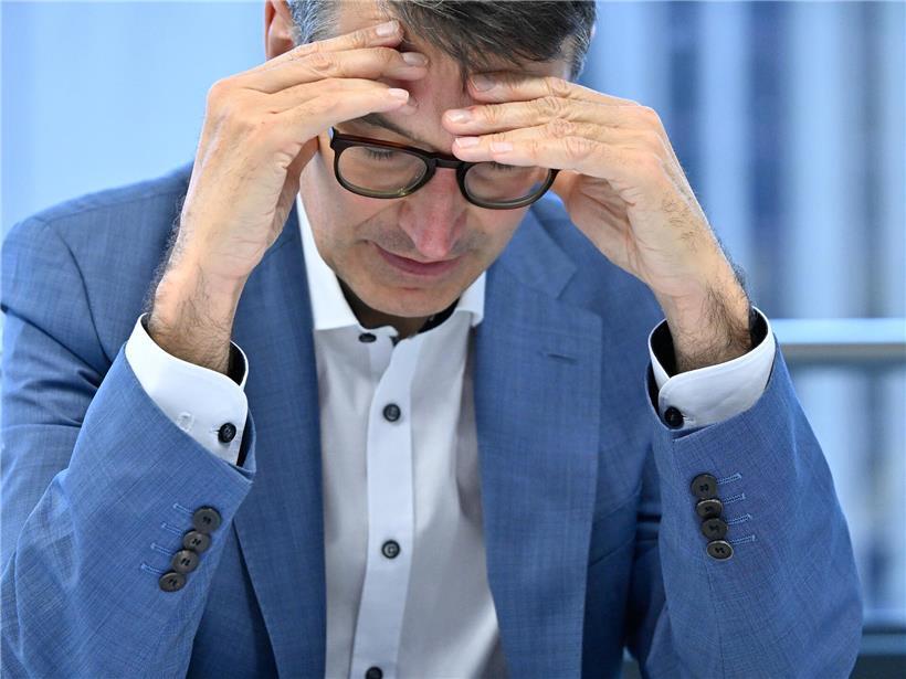 Porträt von Marc Wagener mit Zitat zu Grauzonen und vulnerablen Menschen, die durch das Raster fallen.