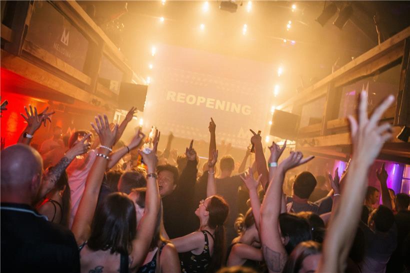 Es wirkt wie aus einer anderen Zeit: Die Discos konnten ihre Türen am Wochenende wieder öffnen
