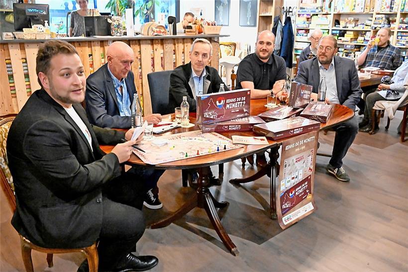 Esch2022-Präsident Georges Mischo (M.) und Head of Tourism Thierry Kruchten (2.v.r.) anlässlich der Spielvorstellung 
