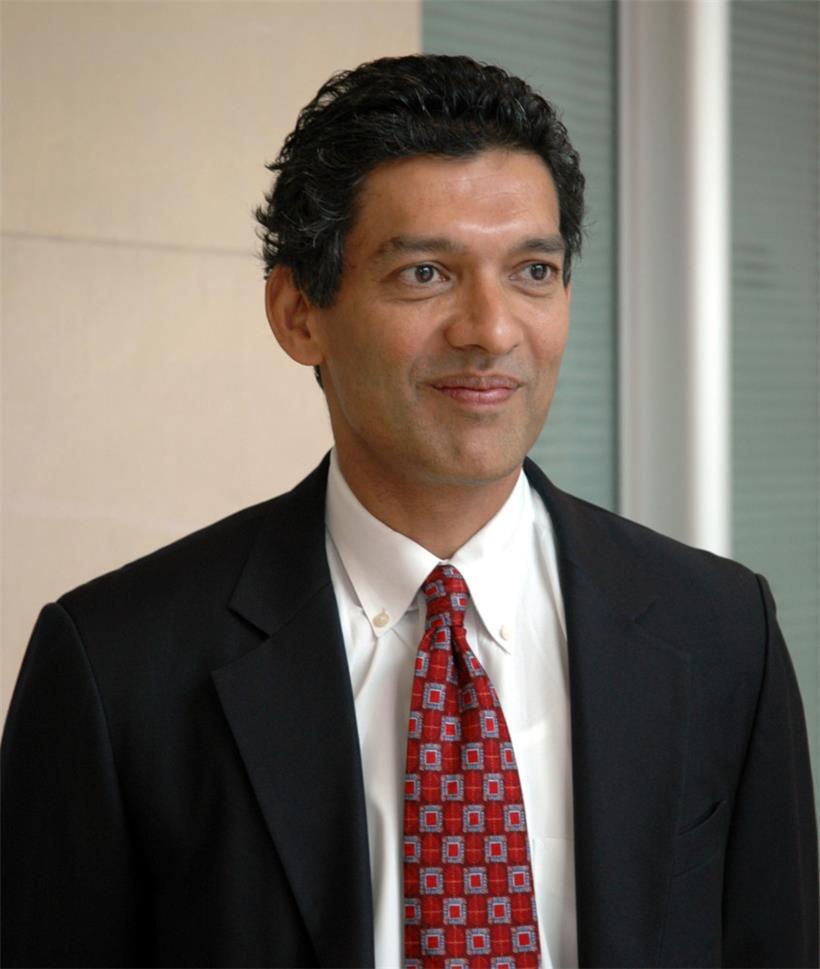Eswar Prasad, Professor für Wirtschaftswissenschaften an der Cornell University, ist Senior Fellow an der „Brookings Institution" und Autor von „The Future of Money: How the Digital Revolution Is Transforming Currencies and Finance“ (Harvard University Press, 2021)
