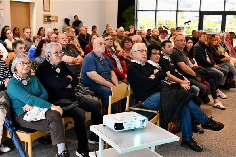 Etwa hundert Anwohner waren zur Informationsveranstaltung ins Kulturhaus gekommen
