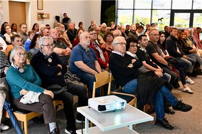 Etwa hundert Anwohner waren zur Informationsveranstaltung ins Kulturhaus gekommen
