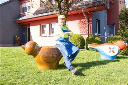Eugène „Usch“ Biver in Nospelt mit traditionellem „Péckvillercher“-Handwerk, das luxemburgische Kultur lebendig hält
