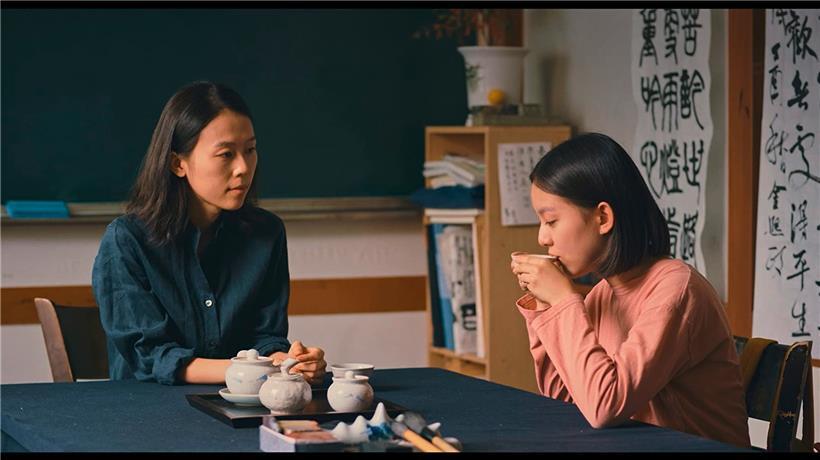 Eun-hee (Park Ji-hu) et son enseignante de chinois Yung-ji (Kim Sae-byuk)
