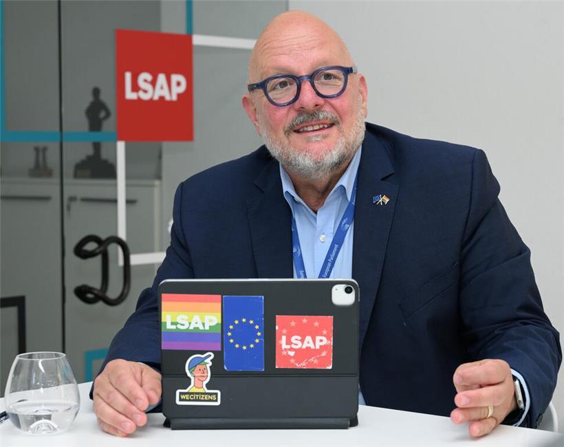 Europa-Abgeordneter Marc Angel (LSAP) spricht im Parlament zu aktuellen politischen Themen