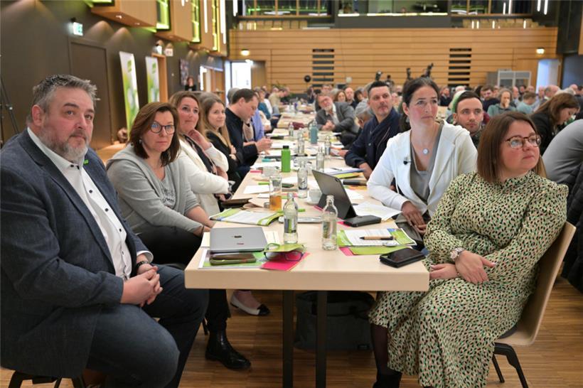 Europaabgeordnete Tilly Metz (2.v.l.) machte sich für die nicht-luxemburgischen ...