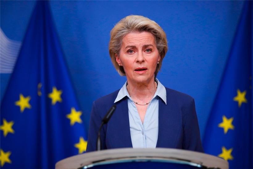 European Commission President Ursula von der Leyen delivers a statement following the conclusion of an EU Foreign Ministers‘ meeting on the crisis in Ukraine, in Brussels, on February 22, 2022. (Photo by JOHANNA GERON / POOL / AFP)
