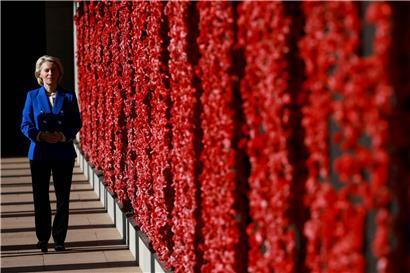 Ursula von der Leyen besichtigt das Ehrenmal im Australian War Memorial Canberra, Besuch der EU-Kommissionspräsidentin 2026