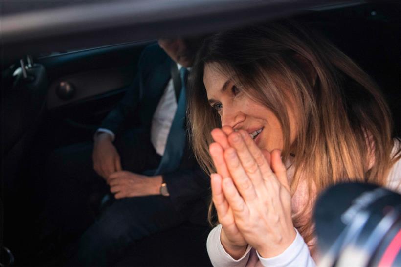 Eva Kaili am Freitag auf dem Weg zu ihrer Wohnung in Brüssel
