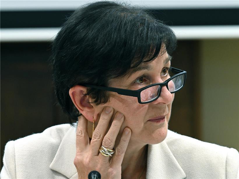 Porträt von Ex-Bürgermeisterin und Ex-Gemeinderätin Marion Zovilé-Braquet in professioneller Umgebung