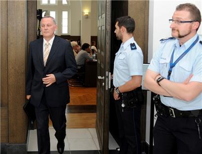 Ex-Polizeidirektor Pierre Reuland ist eine von acht Personen, die sich im Verlauf des ersten Prozesses verdächtig gemacht haben
