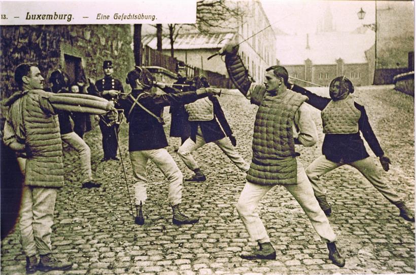 Exercices de soldats volontaires sur le plateau du Saint-Esprit (avant 1914)
