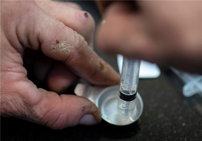 Experten gehen davon aus, dass Abhängige ihren Konsum während der Krise noch vertieft haben. Gelegenheitsnutzer dürften aber die Möglichkeit beim Schopf ergriffen haben, sich ihres Lasters zu befreien.
