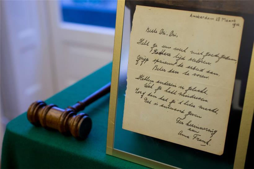 Experten schätzen das literarische Talent der 15-Jährigen, von der auch vereinzelte Gedichte überliefert wurden. Ein Original vom 28. März 1942 wurde im November in den Niederlanden versteigert.
