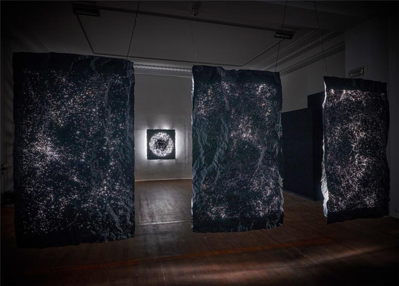 Expo „Black Air“
