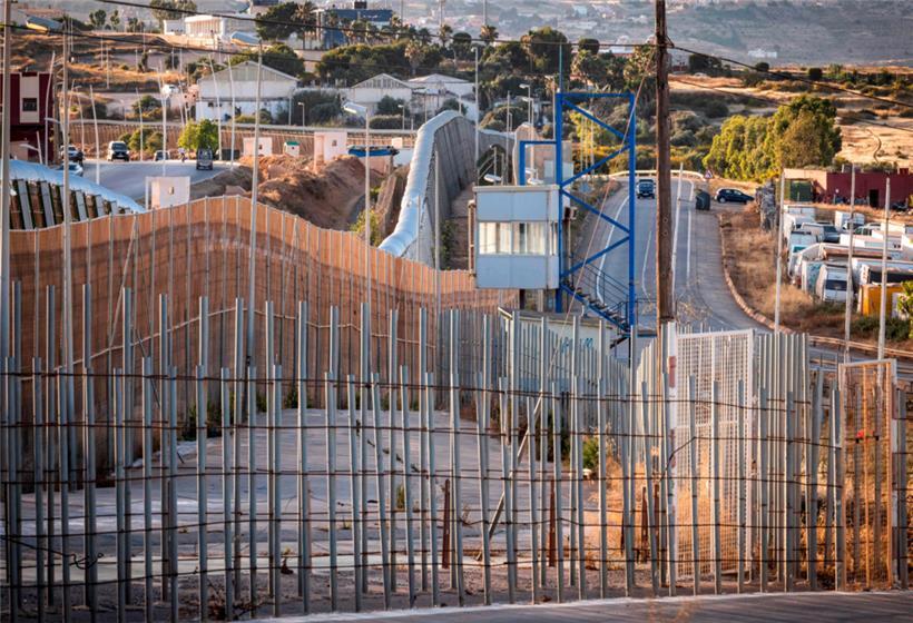 „Exzessive Gewalt“: die Grenze zwischen Marokko und Spanien in Melilla
