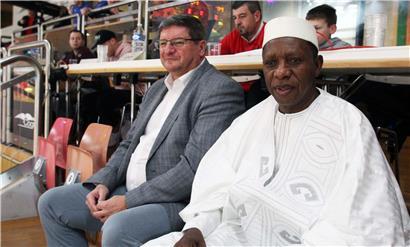 FLBB-Präsident Henri Pleimling (l.) und FIBA-Präsident Hamane Niang (r.) am Wochenende bei den Pokalhalbfinalspielen in der Coque
