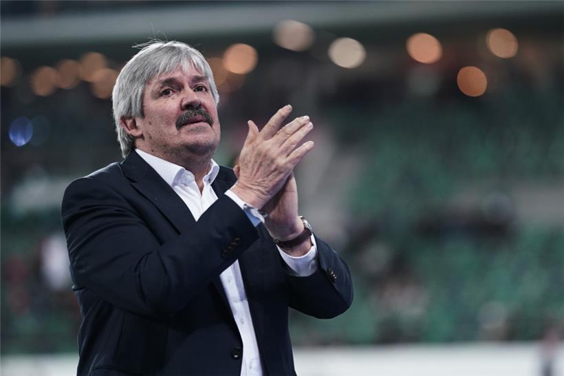 FLF-Präsident Paul Philipp versicherte dem Nationaltrainer seinen Rückhalt
