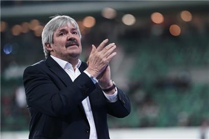 FLF-Präsident Paul Philipp versicherte dem Nationaltrainer seinen Rückhalt
