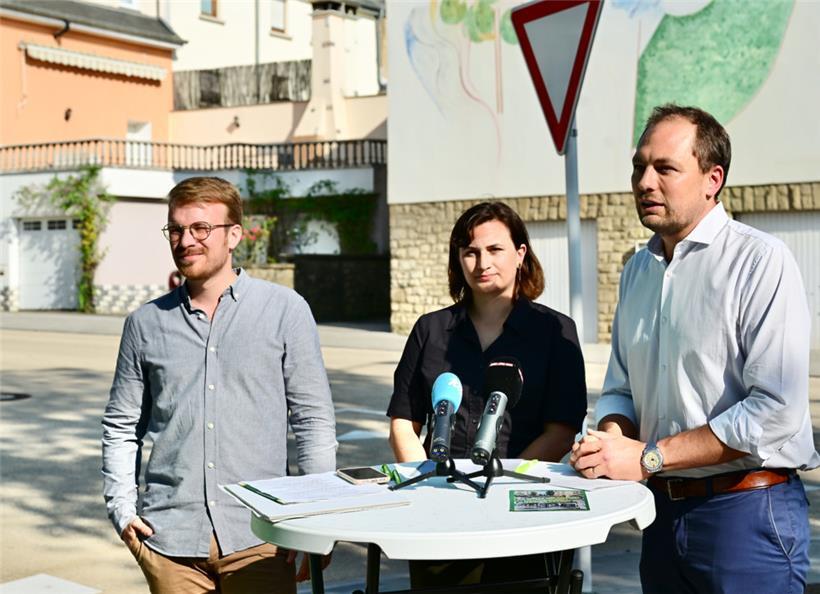 Fabricio Costa, Linda Gaasch und François Benoy (v.l.n.r.) von „déi gréng Stad Lëtzebuerg“ erklärten am Donnerstag in Merl, wie gute Bürgerbeteiligung in ihren Augen aussieht
