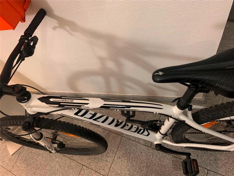 Fahrrad der Marke „Specialized“