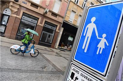 Fahrradfahren ist in Zukunft zwischen 8 und 20 Uhr in der Alzettestraße verboten
