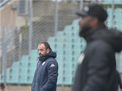 Fahrudin Kuduzovic beim Fußballtraining als Trainer des Racing Luxemburg Teams