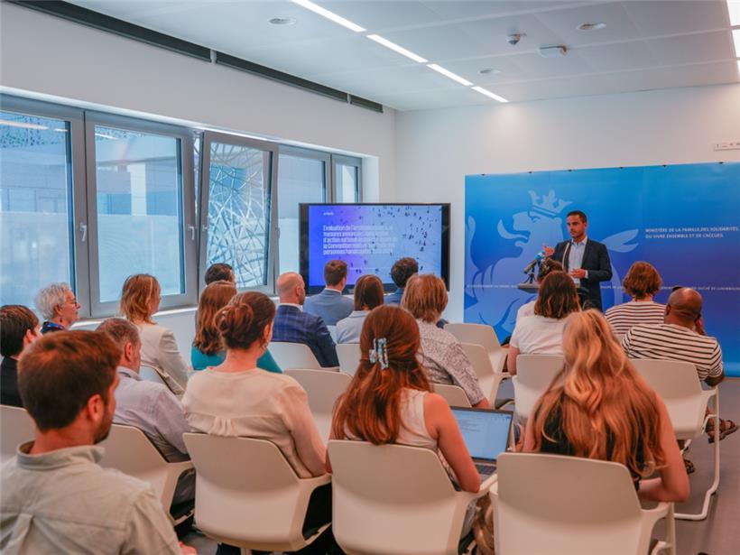 Familienminister Max Hahn stellt die Bilanz des Aktionsplans zur Umsetzung der UN-Behindertenrechtskonvention vor
