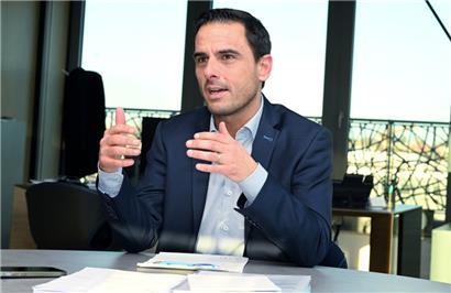 Familienminister Max Hahn will Menschen vor der Schuldenfalle bewahren (Archivbild)
