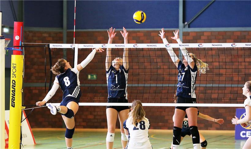Fanny Riblet (Nummer 8) und ihre Teamkolleginnen von der Gym haben noch die Chance, sich für die Play-offs zu qualifizieren 
